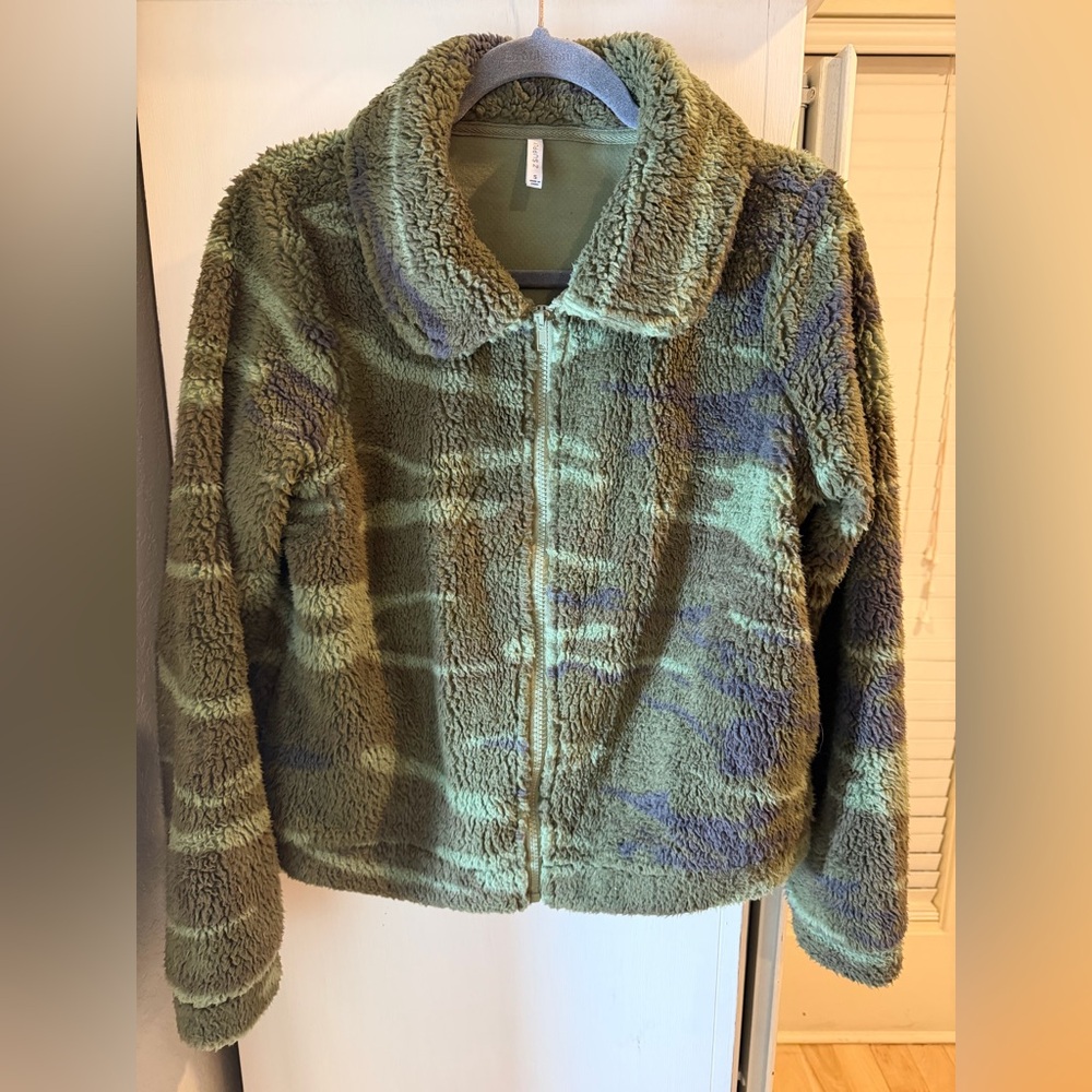 Z Supply Sherpa Camo Fleece Pile Teddy Jacket. size Small! - Picture 1 of 5